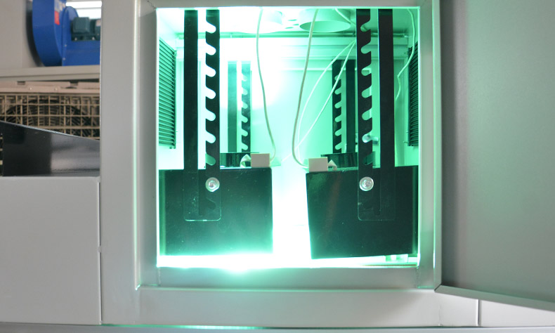 桌面式手機(jī)數(shù)據(jù)線(xiàn)粘接UV固化機(jī) 桌面式手機(jī)數(shù)據(jù)線(xiàn)粘接UV固化機(jī)